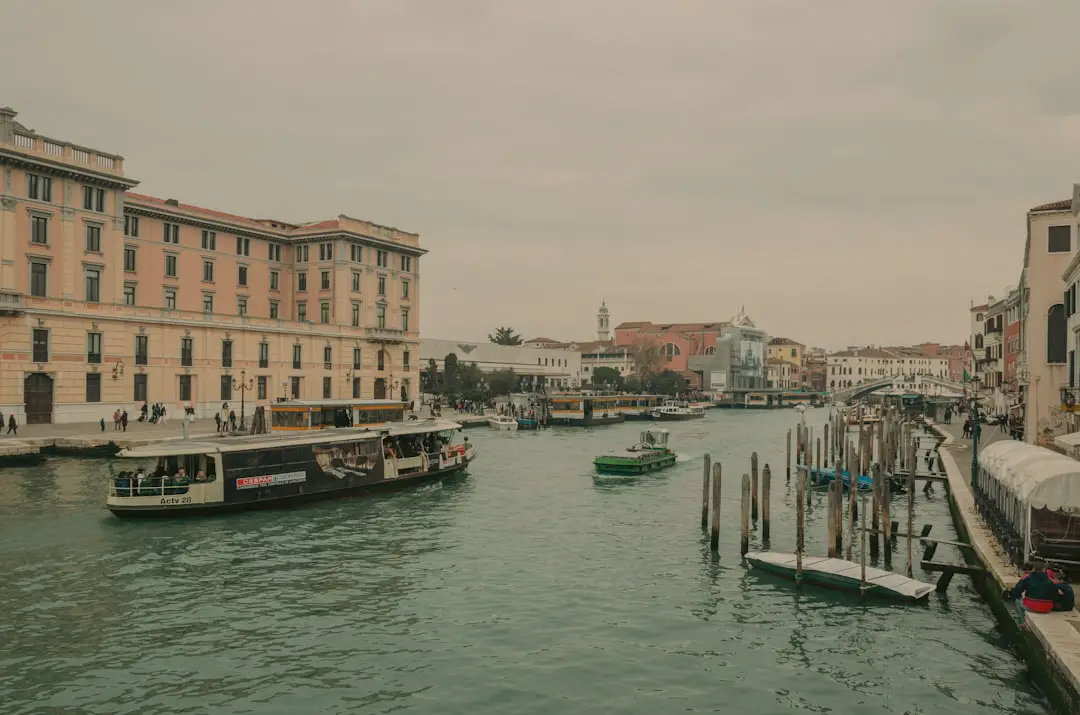Mostra del Cinema di Venezia 2025, Kevin Spacey promuoverà il suo film da regista