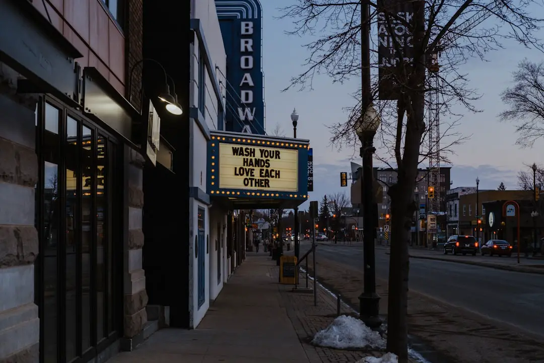 Neanche al cinema c’è pace, né tra ‘I Roses’ né all’East Village
