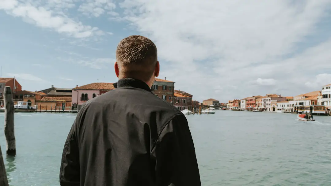 Il Maestro, il film con Pierfrancesco Favino presentato oggi fuori concorso a Venezia