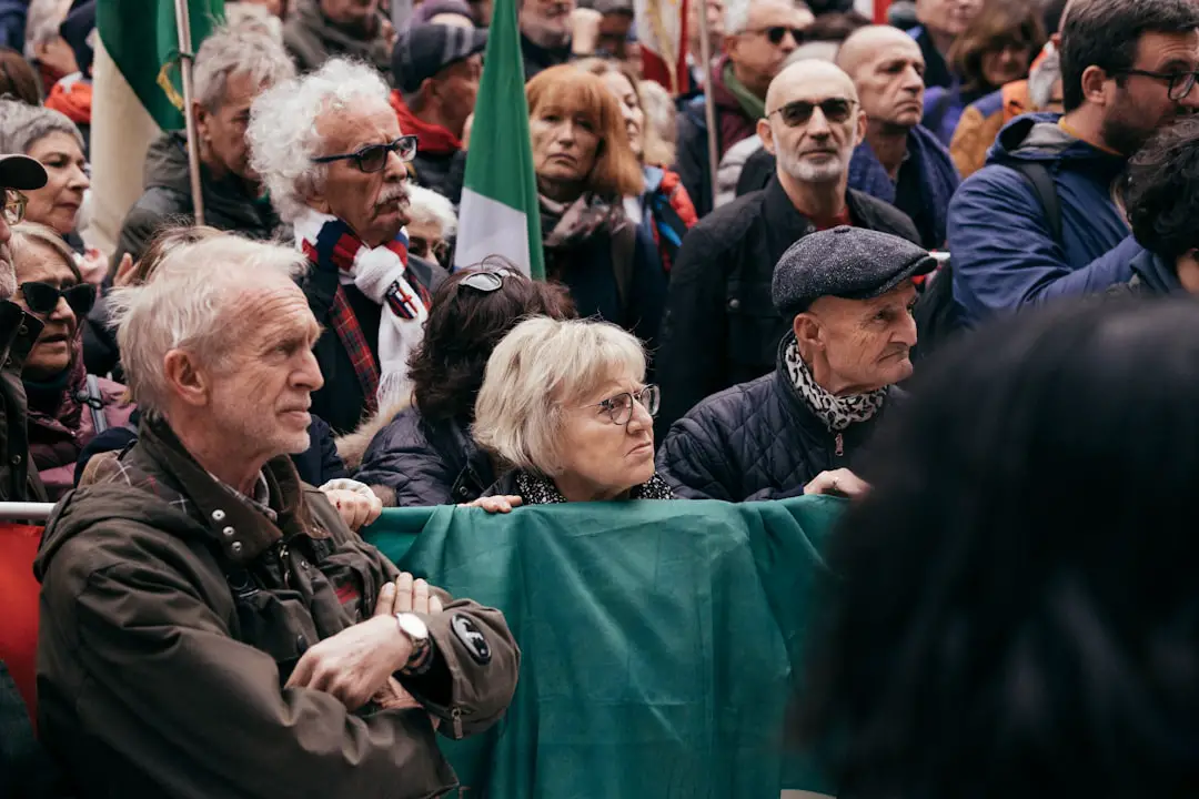 Cariche e idranti contro il corteo pro-Pal diretto alla Festa del cinema di Roma